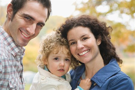 simsearch:625-02266718,k - Portrait of a couple smiling with their daughter Fotografie stock - Premium Royalty-Free, Codice: 625-02930073