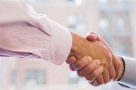 Close-up of two businessmen shaking hands Foto de stock - Sin royalties Premium, Código: 625-02930173