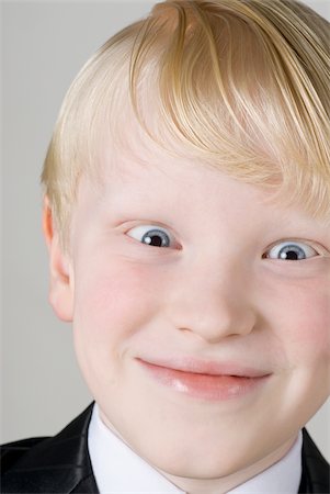 Portrait d'un garçon souriant Photographie de stock - Premium Libres de Droits, Code: 625-02930392