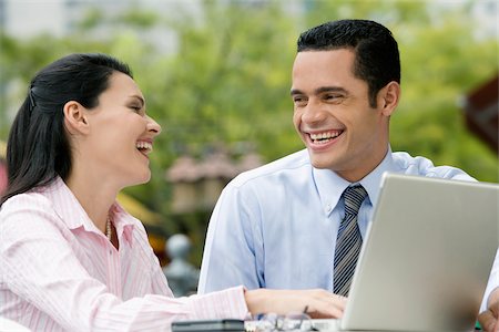 simsearch:625-02933216,k - Close-up of a businessman and a businesswoman looking at each other and smiling Foto de stock - Sin royalties Premium, Código: 625-02930813