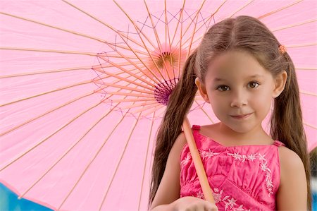 simsearch:625-02930383,k - Portrait of a girl holding an umbrella Foto de stock - Sin royalties Premium, Código: 625-02930874