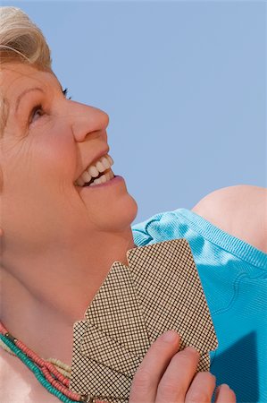 simsearch:625-02930998,k - Close-up von einem senior Woman Spielkarten und lächelnd Stockbilder - Premium RF Lizenzfrei, Bildnummer: 625-02931010