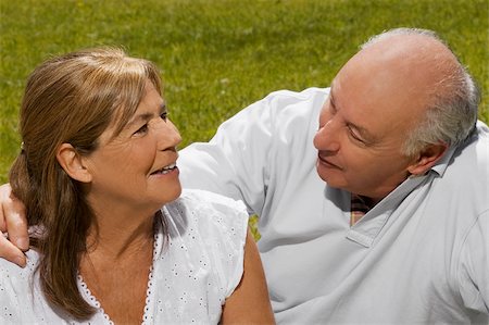 simsearch:625-00841593,k - Senior couple sitting in a park Stock Photo - Premium Royalty-Free, Code: 625-02931057