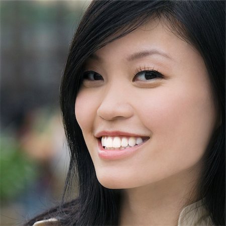 simsearch:625-02929099,k - Porträt einer jungen Frau, Lächeln Stockbilder - Premium RF Lizenzfrei, Bildnummer: 625-02931144
