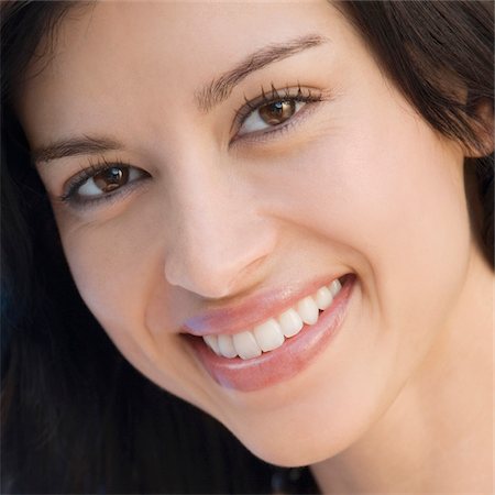 Portrait of a young woman smiling Stock Photo - Premium Royalty-Free, Code: 625-02931141