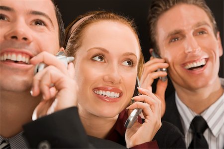 simsearch:625-02933255,k - Chefs d'entreprise parlent sur les téléphones mobiles et souriant Photographie de stock - Premium Libres de Droits, Code: 625-02931363
