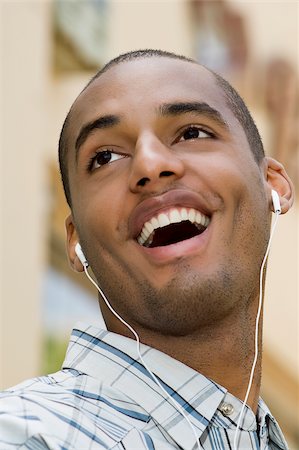 simsearch:625-01746391,k - Close-up of a young man listening to music Foto de stock - Sin royalties Premium, Código: 625-02931521