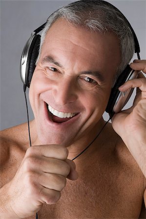 elderly person singing - Portrait of a senior man listening to music with headphones and singing Stock Photo - Premium Royalty-Free, Code: 625-02931616