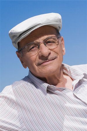 simsearch:625-02931670,k - Portrait d'un homme senior souriant Photographie de stock - Premium Libres de Droits, Code: 625-02931902