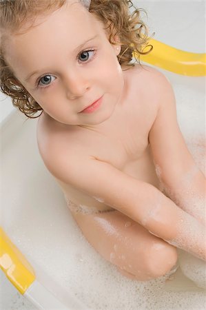 photo of young girl in bathtub - Close-up of a girl sitting in a bathtub Stock Photo - Premium Royalty-Free, Code: 625-02932209