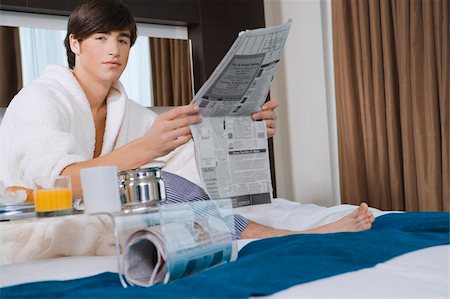 simsearch:625-02929093,k - Portrait of a young man holding a newspaper Stock Photo - Premium Royalty-Free, Code: 625-02932670