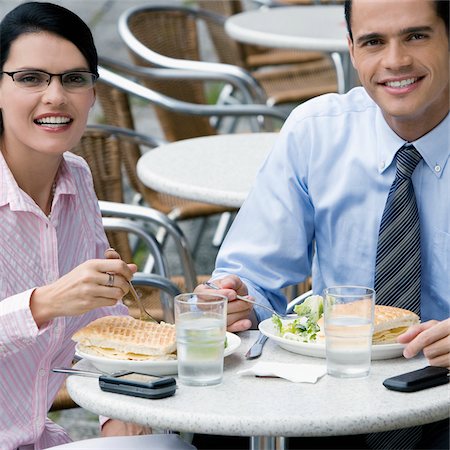 simsearch:625-02933216,k - Portrait of a businessman and a businesswoman having lunch at a sidewalk cafe Foto de stock - Sin royalties Premium, Código: 625-02932699