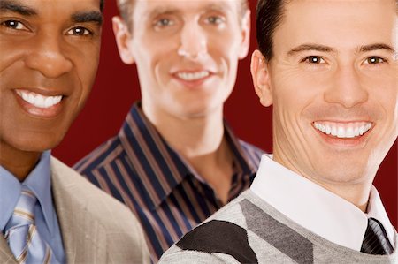 simsearch:625-02931305,k - Portrait de trois hommes d'affaires souriant Photographie de stock - Premium Libres de Droits, Code: 625-02932890