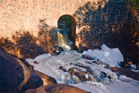 Eau polluée, déversant d'un arc, Arcos Del Padre Tembleque, Tepeyahualco, Hidalgo, Mexique Photographie de stock - Premium Libres de Droits, Code: 625-02933296