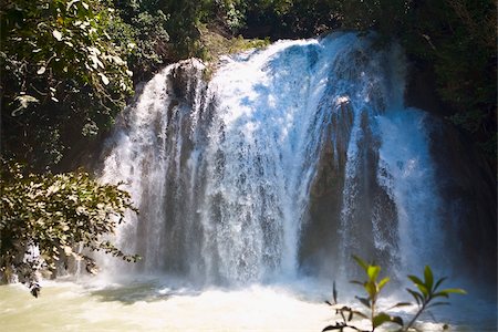 simsearch:625-02268112,k - Waterfall in a forest, El Chiflon, Socoltenango, Chiapas, Mexico Foto de stock - Royalty Free Premium, Número: 625-02933291