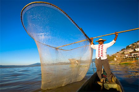 Pêcheur avec filet papillon dans un lac, lac Patzcuaro, Pátzcuaro, île Janitzio, Etat de Michoacan, Mexique Photographie de stock - Premium Libres de Droits, Code: 625-02933359
