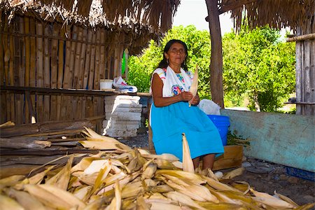 Femme mûre pelage maïs, Papantla, Veracruz, Mexique Photographie de stock - Premium Libres de Droits, Code: 625-02933361