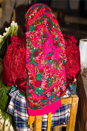 simsearch:625-02268046,k - Rear view of a woman sitting on a chair, Tlacolula De Matamoros, Oaxaca, Oaxaca State, Mexico Foto de stock - Royalty Free Premium, Número: 625-02933387