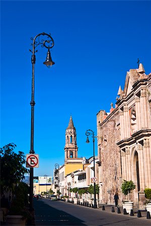 simsearch:625-02933747,k - Buildings along a street, Venustiano Carranza Street, Aguascalientes, Mexico Fotografie stock - Premium Royalty-Free, Codice: 625-02933456