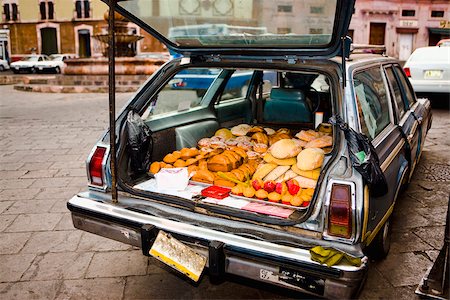 small business sales - Breads in a car trunk, Zacatecas State, Mexico Foto de stock - Sin royalties Premium, Código: 625-02933685