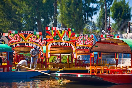 Two men on a trajineras boat, Xochimilco Gardens, Mexico City, Mexico Fotografie stock - Premium Royalty-Free, Codice: 625-02933688