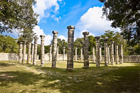 simsearch:625-02933784,k - Old ruins of columns in a grassy field, The Market, Chichen Itza, Yucatan, Mexico Foto de stock - Sin royalties Premium, Código: 625-02933778