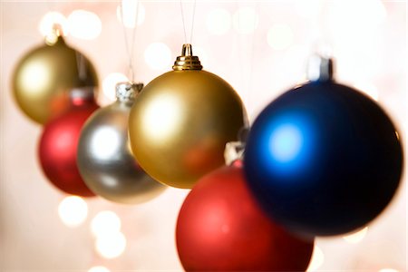 simsearch:628-05817705,k - Multicolored Christmas baubles, Munich, Bavaria, Germany Foto de stock - Sin royalties Premium, Código: 628-05817207