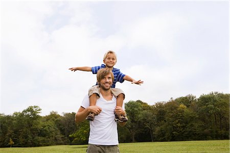 family meadow - Father carrying son on shoulders, Munich, Bavaria, Germany Stock Photo - Premium Royalty-Free, Code: 628-05817217