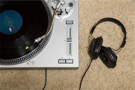 Record player and headphones on rug Stock Photo - Premium Royalty-Free, Code: 628-05817315