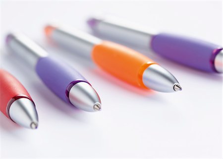 fournitures de bureau - Stylos à bille Photographie de stock - Premium Libres de Droits, Code: 628-05817387