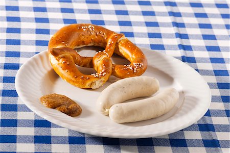 Plate with Weisswurst and pretzel Stock Photo - Premium Royalty-Free, Code: 628-05817513