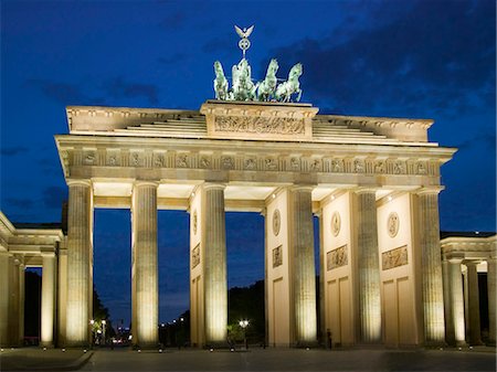 quadriga - Porte de Brandebourg, la nuit, Berlin, Allemagne Photographie de stock - Premium Libres de Droits, Code: 628-05817575