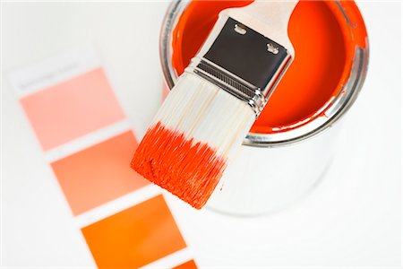 Orange paint can with paintbrush and color sample Foto de stock - Sin royalties Premium, Código: 628-05817711