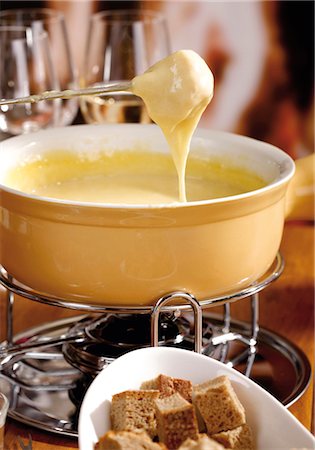 fondue (mets) - Fondue au fromage Photographie de stock - Premium Libres de Droits, Code: 628-05817803