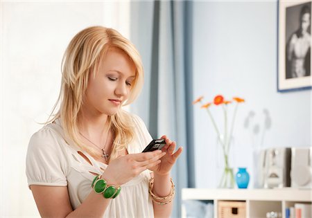 room blonde teen girl - Teenage girl text messaging Stock Photo - Premium Royalty-Free, Code: 628-05817811