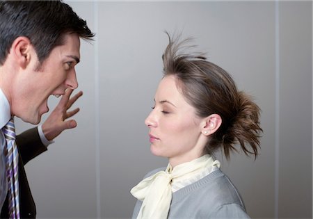 Businessman screaming at woman Foto de stock - Royalty Free Premium, Número: 628-05817956