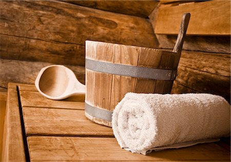 sauna - Bucket, towel and wooden spoon in sauna Fotografie stock - Premium Royalty-Free, Codice: 628-05817976