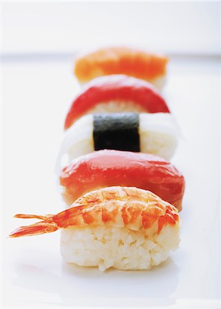 simsearch:859-06537942,k - Sushi, Nigiri, close-up Stock Photo - Premium Royalty-Free, Code: 628-05818004