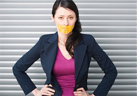 Femme avec du ruban adhésif sur la bouche Photographie de stock - Premium Libres de Droits, Code: 628-05818013