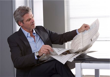 simsearch:632-01148045,k - Businessman reading a newspaper Stock Photo - Premium Royalty-Free, Code: 628-05818054