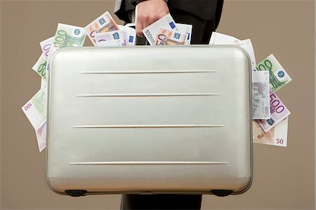 Businessman holding suitcase full of Euro notes Photographie de stock - Premium Libres de Droits, Code: 628-07072189