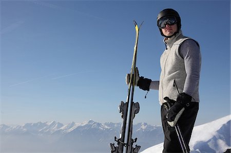 ski - Skier on mountain top in Hochfuegen, Zillertal, Tyrol, Austria Foto de stock - Sin royalties Premium, Código: 628-07072446