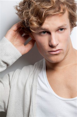 simsearch:628-07072612,k - Pensive young man with curly hair Photographie de stock - Premium Libres de Droits, Code: 628-07072565