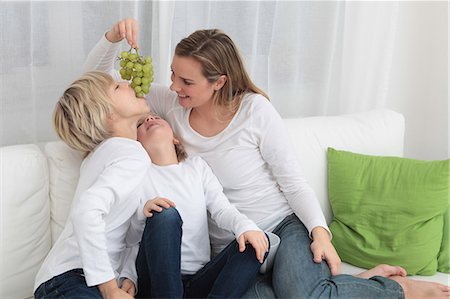 simsearch:6108-06906052,k - Mother and two children eating grapes on couch Stock Photo - Premium Royalty-Free, Code: 628-07072730