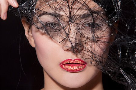 papier argenté - Glamorous young woman, portrait Photographie de stock - Premium Libres de Droits, Code: 628-07072842