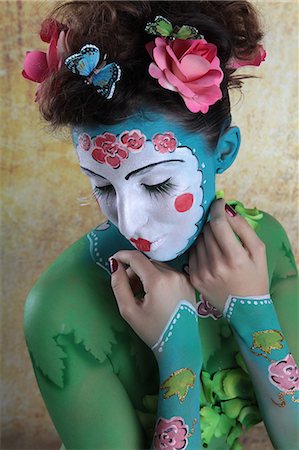 Young woman with traditional Asian body painting Foto de stock - Sin royalties Premium, Código: 628-07072949