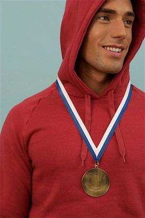 proud wearing a medal - A athlete wearing a medal Foto de stock - Sin royalties Premium, Código: 628-00918965