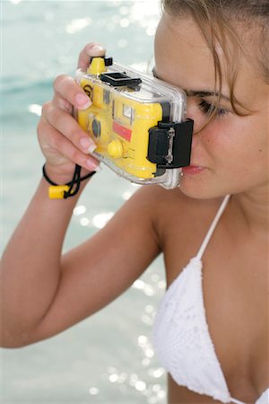 simsearch:628-00919233,k - Young girl taking pictures by a under water camera Stock Photo - Premium Royalty-Free, Code: 628-00919182