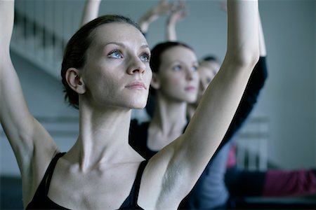 Female ballet dancers exercising Foto de stock - Sin royalties Premium, Código: 628-00919319