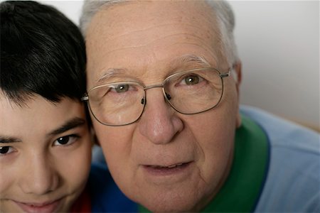 simsearch:628-00919621,k - Portrait of a grandfather and a boy, fully_released Foto de stock - Royalty Free Premium, Número: 628-00919639